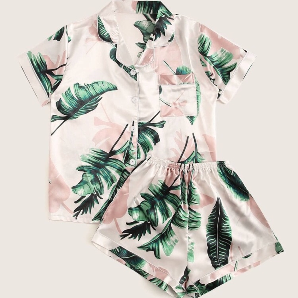 🆕Tropical Print Satin Pajama Set 🆕